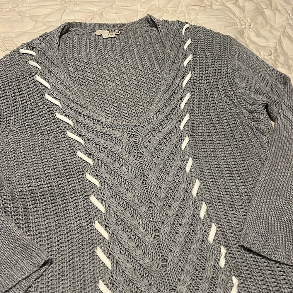Label Thread Gray Lightweight Sweater - image 5